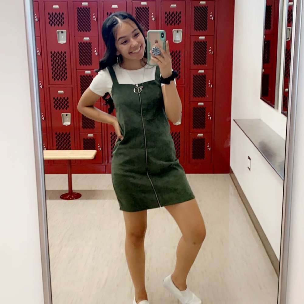 Adorable zip-up dress